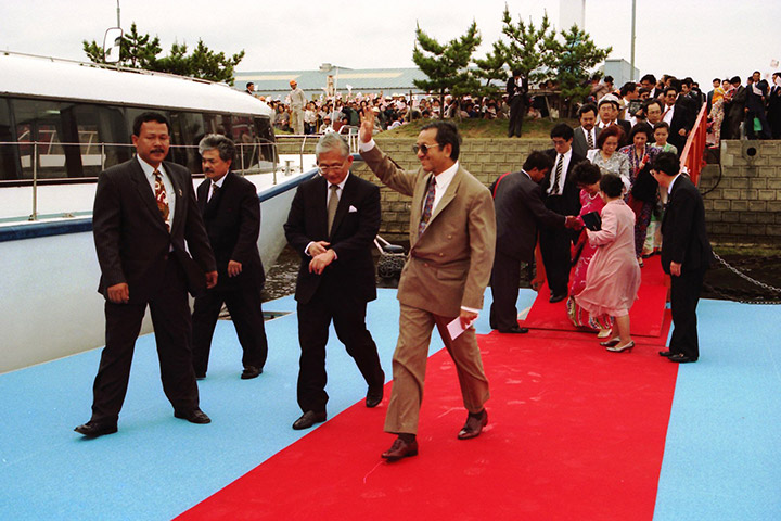 Visit of Prime Minister Mahathir Mohamad of Malaysia to Oshima Shipyard.